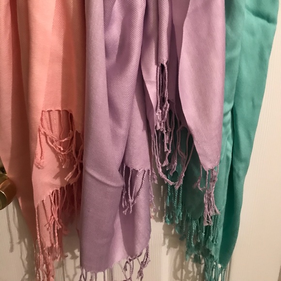 3 pastel scarves - Picture 2 of 3